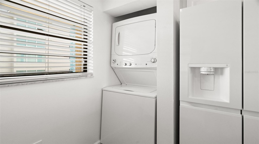 Washer &Amp; Dryer In Unit!(Vented Outside)