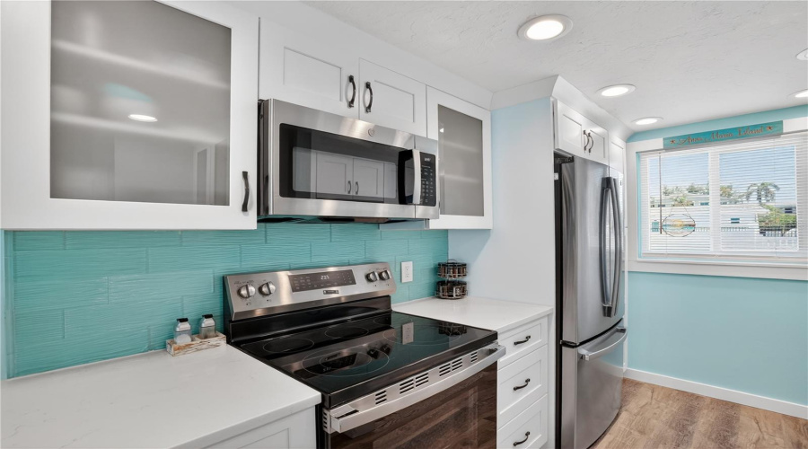 Bradenton Beach, Florida 34217, 2 Bedroom Bedrooms, ,1 Bathroombathrooms,Residential,For Sale,7Th,0,Mfra4694633