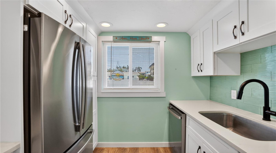 Bradenton Beach, Florida 34217, 2 Bedroom Bedrooms, ,1 Bathroombathrooms,Residential,For Sale,7Th,0,Mfra4694633