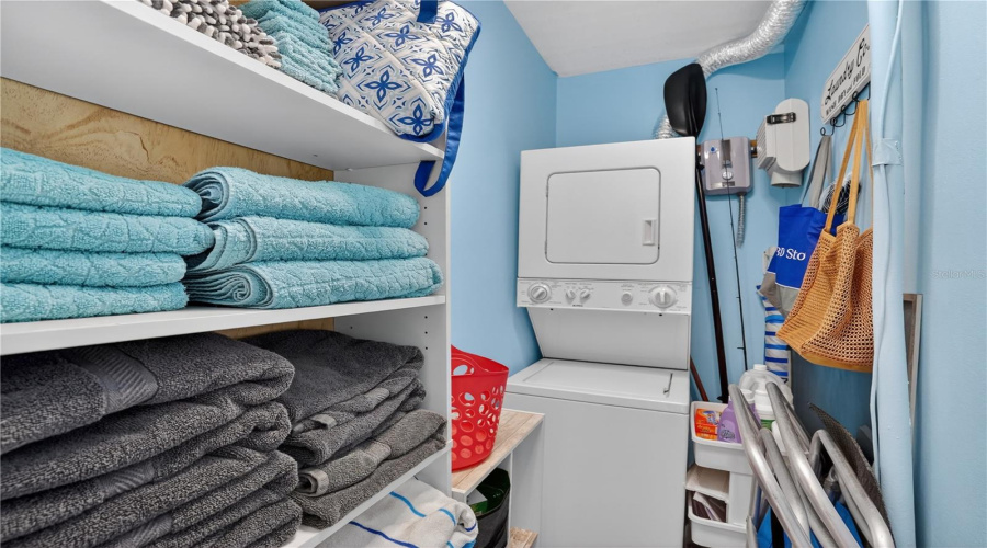 Bradenton Beach, Florida 34217, 2 Bedroom Bedrooms, ,1 Bathroombathrooms,Residential,For Sale,7Th,0,Mfra4694633