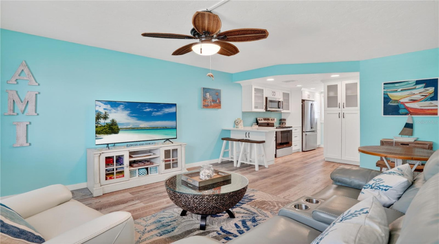 Bradenton Beach, Florida 34217, 2 Bedroom Bedrooms, ,1 Bathroombathrooms,Residential,For Sale,7Th,0,Mfra4694633