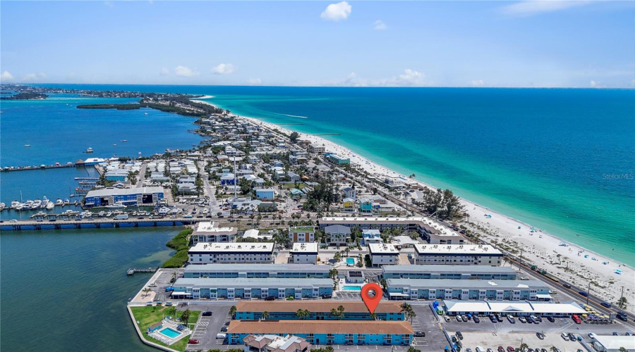 Bradenton Beach, Florida 34217, 2 Bedroom Bedrooms, ,1 Bathroombathrooms,Residential,For Sale,7Th,0,Mfra4694633
