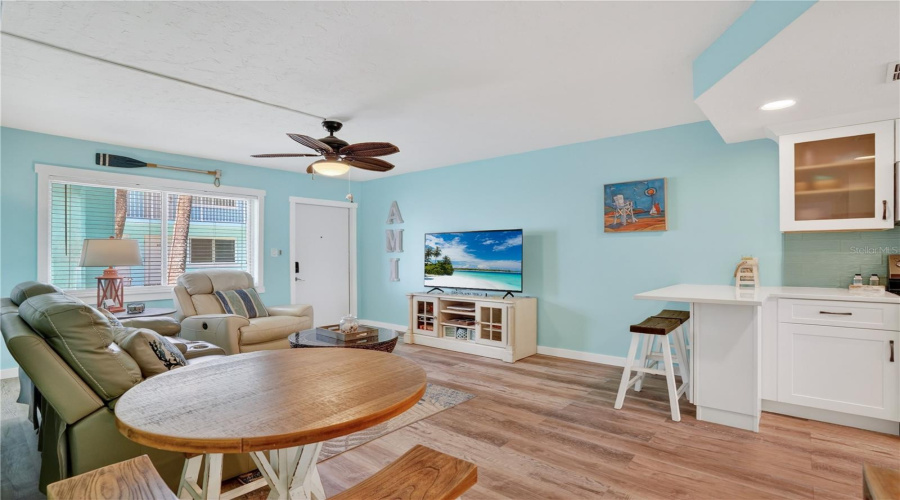 Bradenton Beach, Florida 34217, 2 Bedroom Bedrooms, ,1 Bathroombathrooms,Residential,For Sale,7Th,0,Mfra4694633