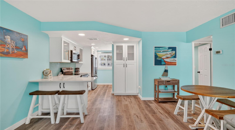 Bradenton Beach, Florida 34217, 2 Bedroom Bedrooms, ,1 Bathroombathrooms,Residential,For Sale,7Th,0,Mfra4694633