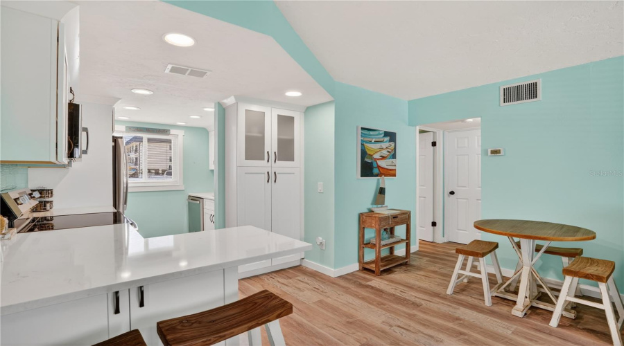 Bradenton Beach, Florida 34217, 2 Bedroom Bedrooms, ,1 Bathroombathrooms,Residential,For Sale,7Th,0,Mfra4694633