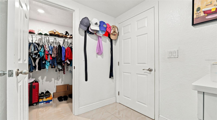 Tampa, Florida 33615, 3 Bedroom Bedrooms, ,2 Bathroombathrooms,Residential,For Sale,Drycreek,0,Mfrtb8539287