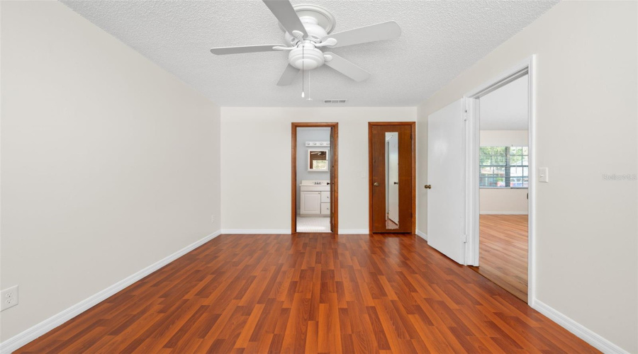 Gainesville, Florida 32607, 2 Bedroom Bedrooms, ,2 Bathroombathrooms,Residential,For Sale,12Th,0,Mfrgc542713
