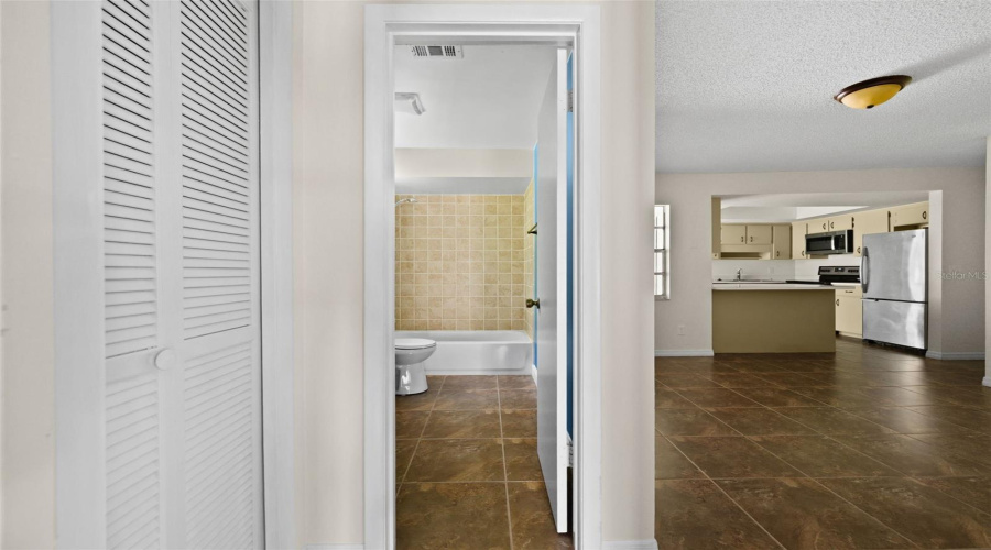 Gainesville, Florida 32607, 2 Bedroom Bedrooms, ,2 Bathroombathrooms,Residential,For Sale,12Th,0,Mfrgc542713