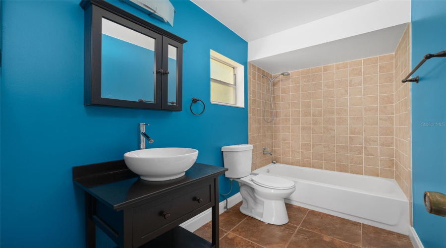 Gainesville, Florida 32607, 2 Bedroom Bedrooms, ,2 Bathroombathrooms,Residential,For Sale,12Th,0,Mfrgc542713
