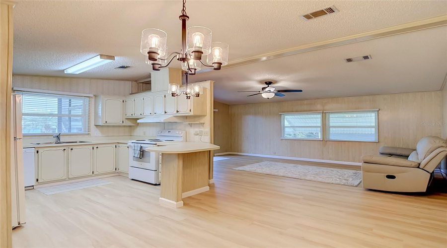 Zephyrhills, Florida 33541, 2 Bedroom Bedrooms, ,2 Bathroombathrooms,Residential,For Sale,Blanco,0,Mfrtb8535758