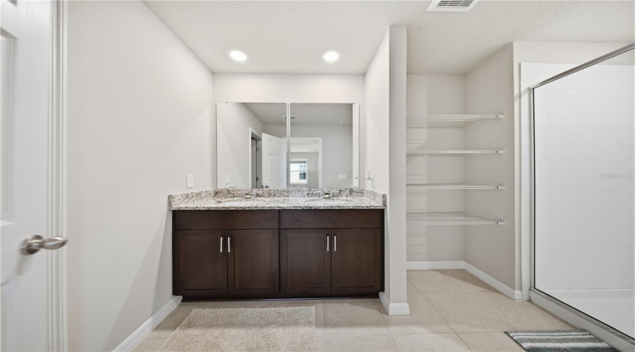 Ocoee, Florida 34761, 3 Bedroom Bedrooms, ,2 Bathroombathrooms,Residential,For Sale,Robin Holly,0,Mfro6431628