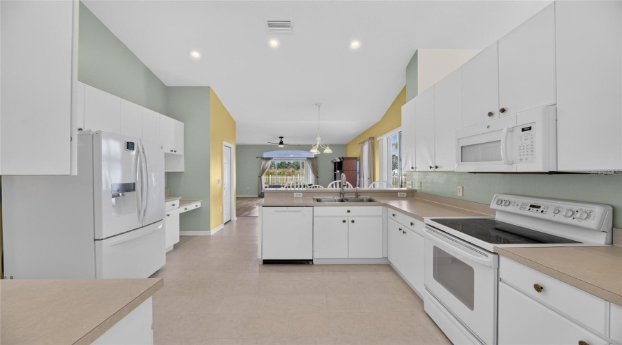 Riverview, Florida 33569, 4 Bedroom Bedrooms, ,3 Bathroombathrooms,Residential,For Sale,Tarragon,0,Mfrtb8541104