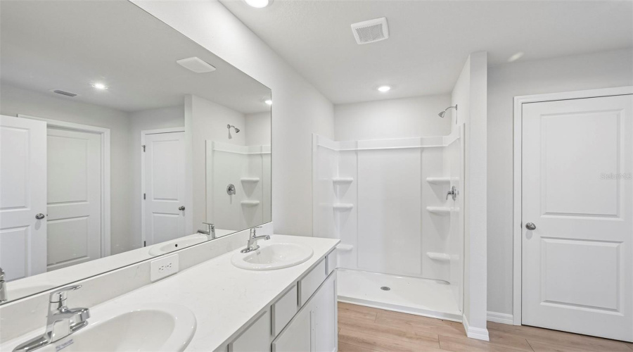 Parrish, Florida 34219, 5 Bedroom Bedrooms, ,3 Bathroombathrooms,Residential,For Sale,Bending Creek,0,Mfra4674694