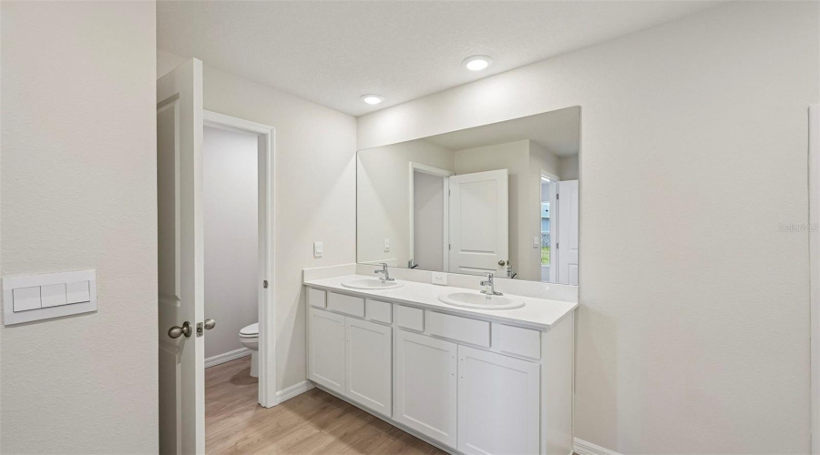 Parrish, Florida 34219, 5 Bedroom Bedrooms, ,3 Bathroombathrooms,Residential,For Sale,Bending Creek,0,Mfra4674694