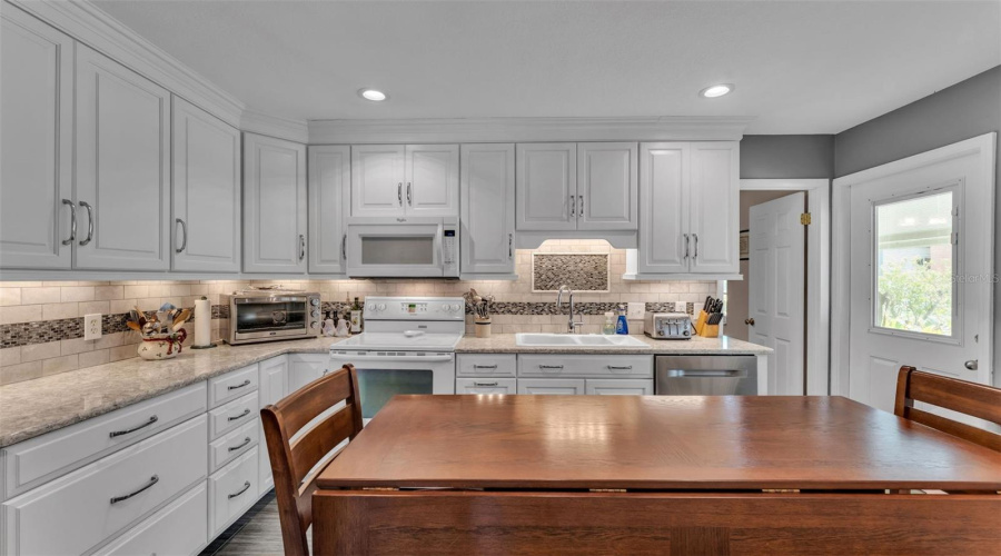 Lakeland, Florida 33803, 4 Bedroom Bedrooms, ,3 Bathroombathrooms,Residential,For Sale,Woodward,0,Mfrl4960632