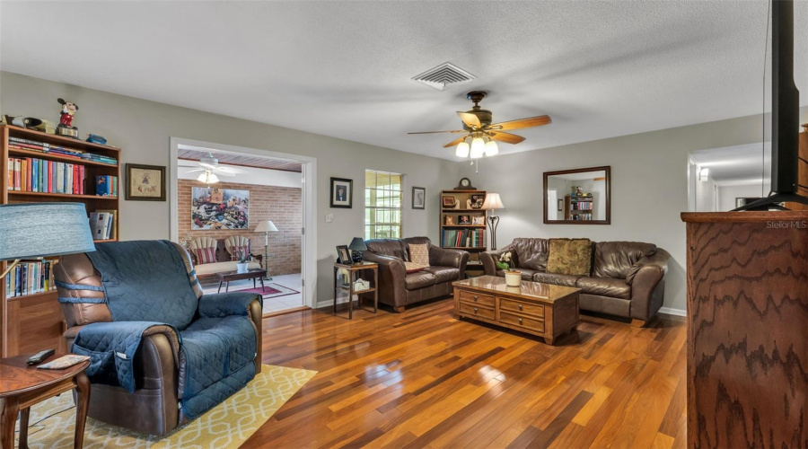 Lakeland, Florida 33803, 4 Bedroom Bedrooms, ,3 Bathroombathrooms,Residential,For Sale,Woodward,0,Mfrl4960632