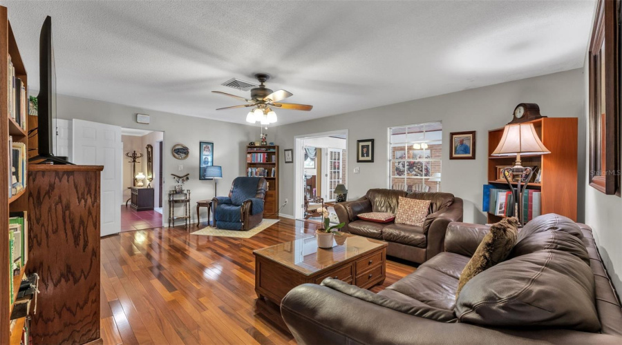 Lakeland, Florida 33803, 4 Bedroom Bedrooms, ,3 Bathroombathrooms,Residential,For Sale,Woodward,0,Mfrl4960632
