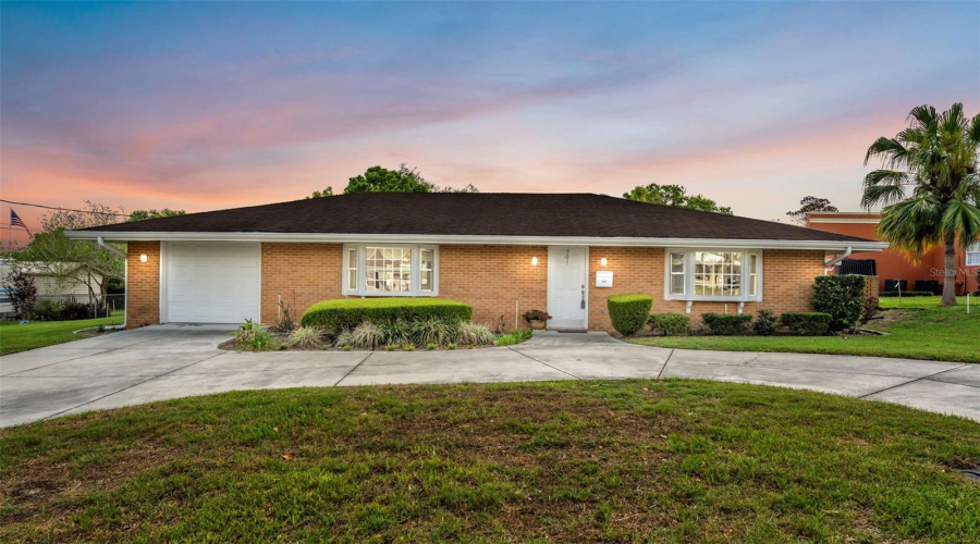 Lakeland, Florida 33803, 4 Bedroom Bedrooms, ,3 Bathroombathrooms,Residential,For Sale,Woodward,0,Mfrl4960632