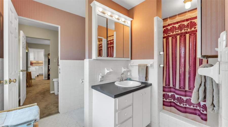 Lakeland, Florida 33803, 4 Bedroom Bedrooms, ,3 Bathroombathrooms,Residential,For Sale,Woodward,0,Mfrl4960632