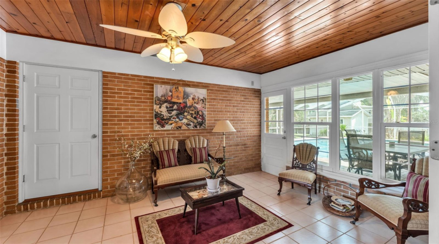 Florida Room/Enclosed Breezeway