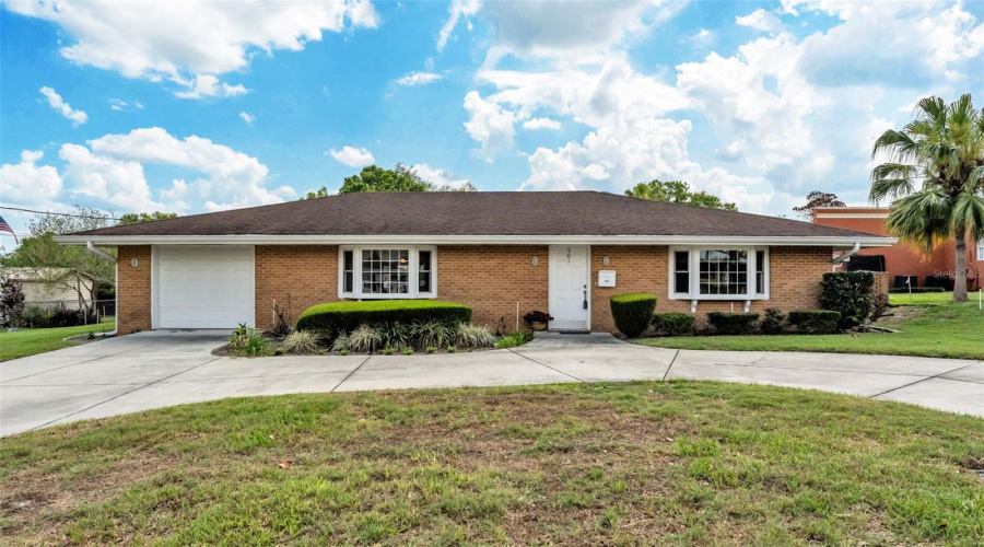 Lakeland, Florida 33803, 4 Bedroom Bedrooms, ,3 Bathroombathrooms,Residential,For Sale,Woodward,0,Mfrl4960632
