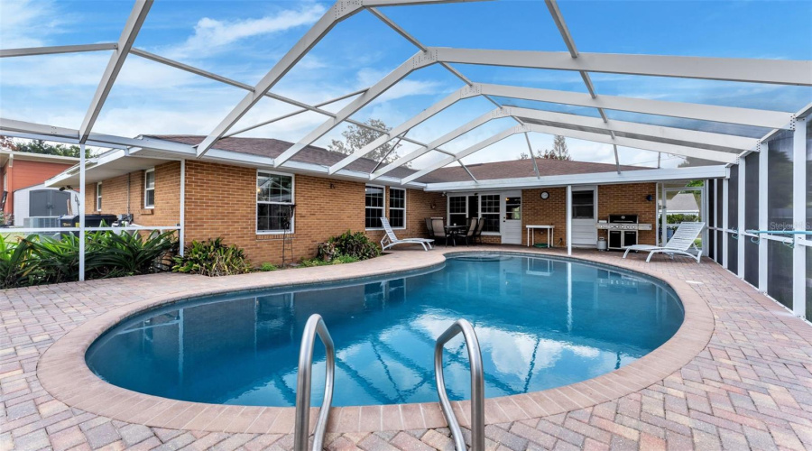 Lakeland, Florida 33803, 4 Bedroom Bedrooms, ,3 Bathroombathrooms,Residential,For Sale,Woodward,0,Mfrl4960632