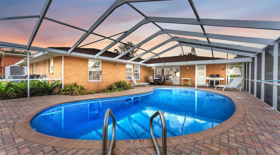 Lakeland, Florida 33803, 4 Bedroom Bedrooms, ,3 Bathroombathrooms,Residential,For Sale,Woodward,0,Mfrl4960632