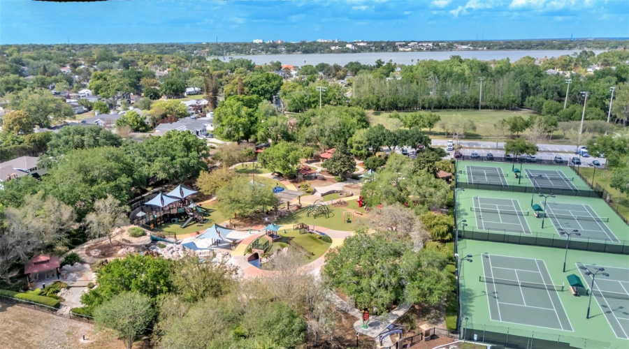 Lakeland, Florida 33803, 4 Bedroom Bedrooms, ,3 Bathroombathrooms,Residential,For Sale,Woodward,0,Mfrl4960632