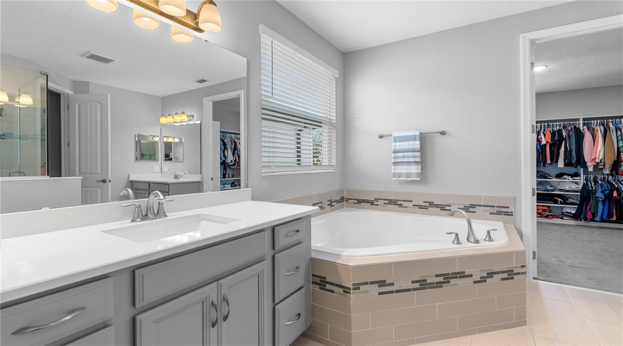 Winter Park, Florida 32792, 6 Bedroom Bedrooms, ,4 Bathroombathrooms,Residential,For Sale,Wading Waters,0,Mfro6436548