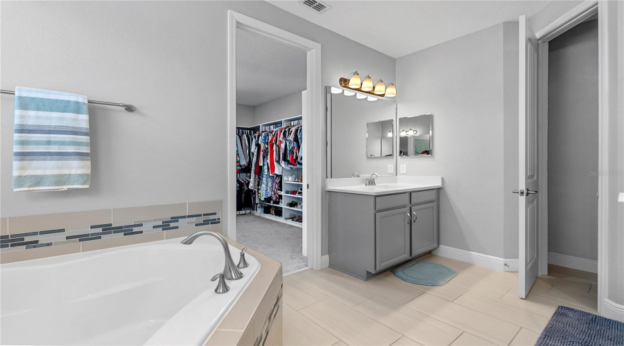 Winter Park, Florida 32792, 6 Bedroom Bedrooms, ,4 Bathroombathrooms,Residential,For Sale,Wading Waters,0,Mfro6436548