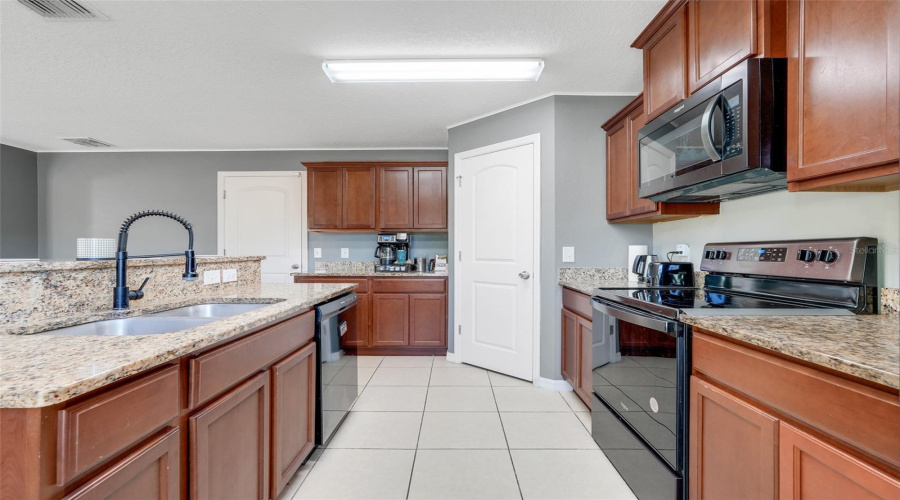Lakeland, Florida 33805, 4 Bedroom Bedrooms, ,2 Bathroombathrooms,Residential,For Sale,Elsinore,0,Mfrs5142925