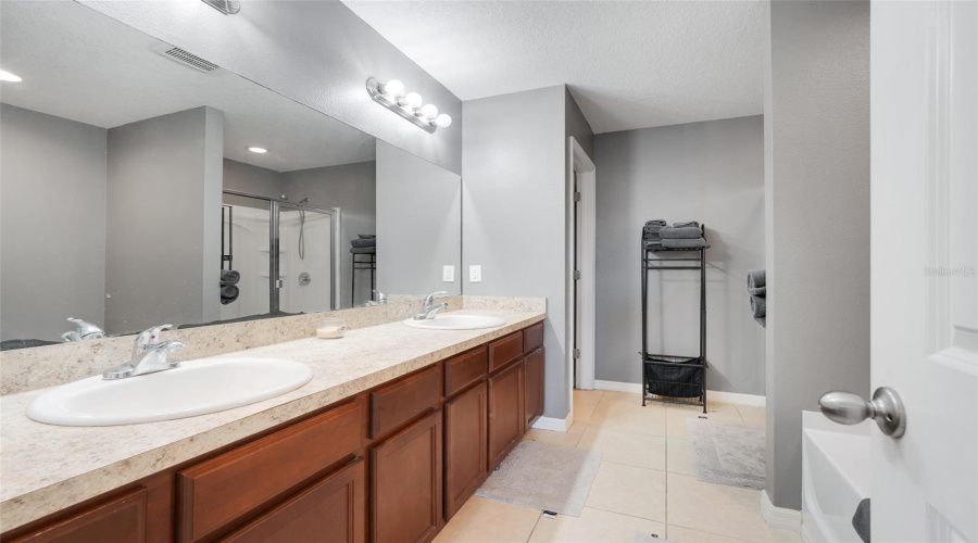 Lakeland, Florida 33805, 4 Bedroom Bedrooms, ,2 Bathroombathrooms,Residential,For Sale,Elsinore,0,Mfrs5142925