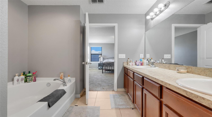 Lakeland, Florida 33805, 4 Bedroom Bedrooms, ,2 Bathroombathrooms,Residential,For Sale,Elsinore,0,Mfrs5142925