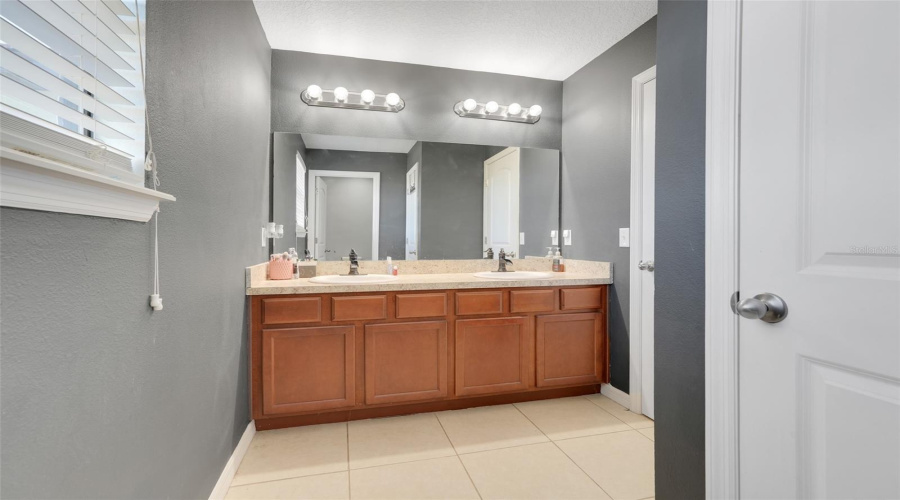 Lakeland, Florida 33805, 4 Bedroom Bedrooms, ,2 Bathroombathrooms,Residential,For Sale,Elsinore,0,Mfrs5142925