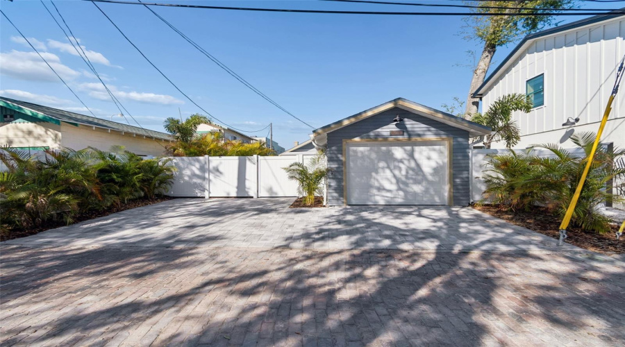 St Petersburg, Florida 33701, 2 Bedroom Bedrooms, ,1 Bathroombathrooms,Residential,For Sale,11Th,0,Mfrtb8530535