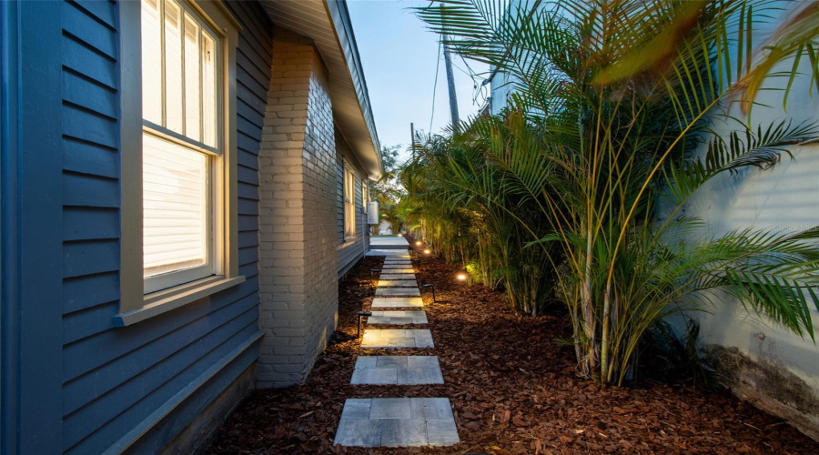 St Petersburg, Florida 33701, 2 Bedroom Bedrooms, ,1 Bathroombathrooms,Residential,For Sale,11Th,0,Mfrtb8530535
