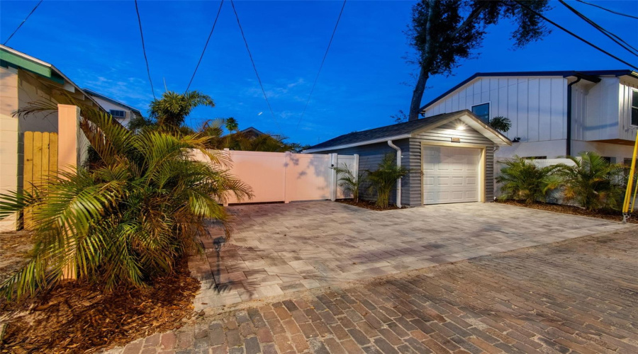 St Petersburg, Florida 33701, 2 Bedroom Bedrooms, ,1 Bathroombathrooms,Residential,For Sale,11Th,0,Mfrtb8530535