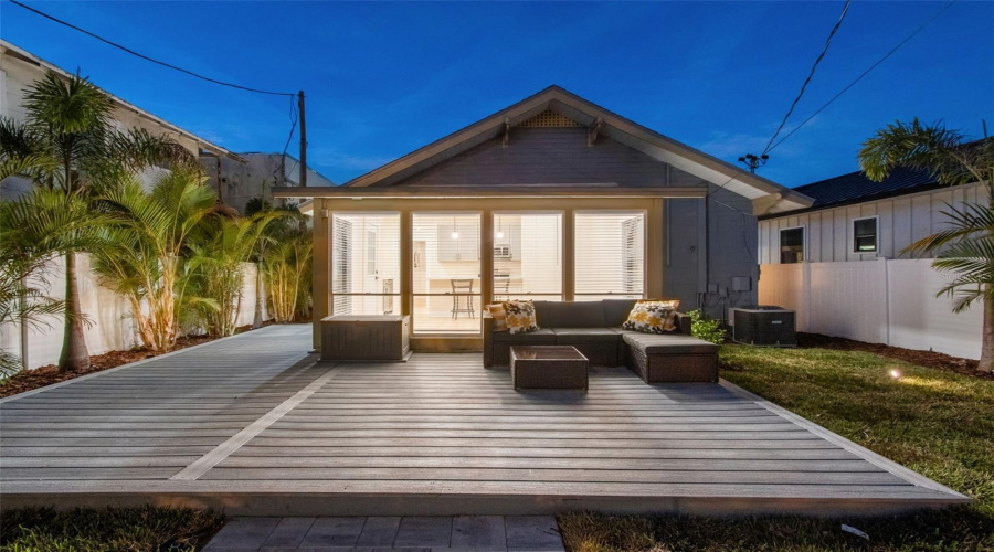 St Petersburg, Florida 33701, 2 Bedroom Bedrooms, ,1 Bathroombathrooms,Residential,For Sale,11Th,0,Mfrtb8530535