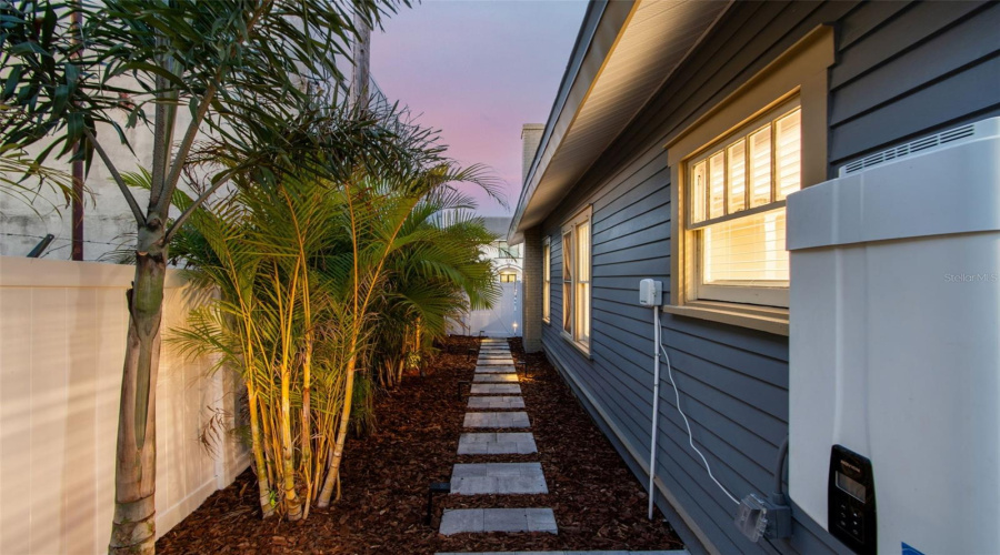St Petersburg, Florida 33701, 2 Bedroom Bedrooms, ,1 Bathroombathrooms,Residential,For Sale,11Th,0,Mfrtb8530535