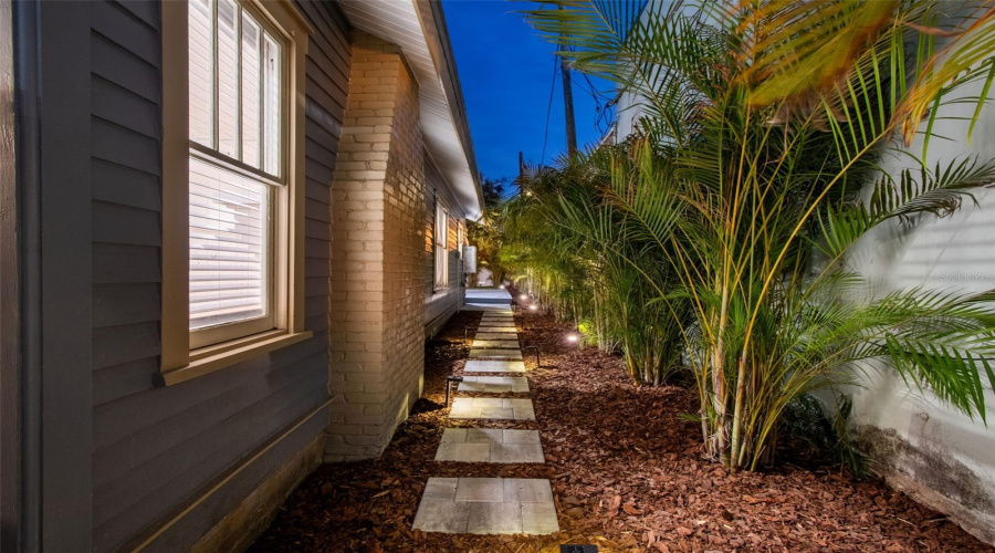 St Petersburg, Florida 33701, 2 Bedroom Bedrooms, ,1 Bathroombathrooms,Residential,For Sale,11Th,0,Mfrtb8530535