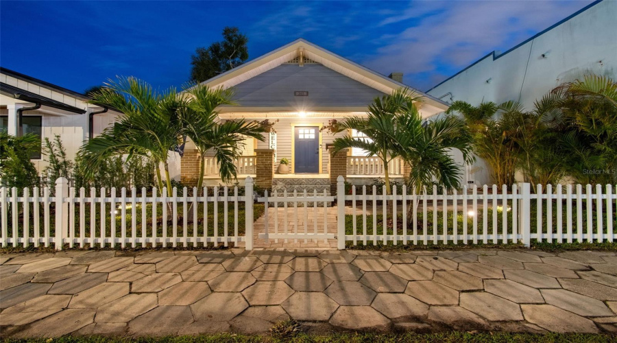St Petersburg, Florida 33701, 2 Bedroom Bedrooms, ,1 Bathroombathrooms,Residential,For Sale,11Th,0,Mfrtb8530535
