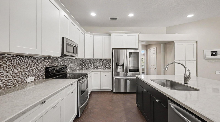 Parrish, Florida 34219, 3 Bedroom Bedrooms, ,2 Bathroombathrooms,Residential,For Sale,Oak Ridge,0,Mfro6421096
