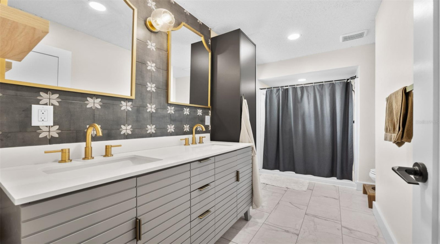 Edgewater, Florida 32141, 4 Bedroom Bedrooms, ,2 Bathroombathrooms,Residential,For Sale,Yule Tree,0,Mfrv4950119