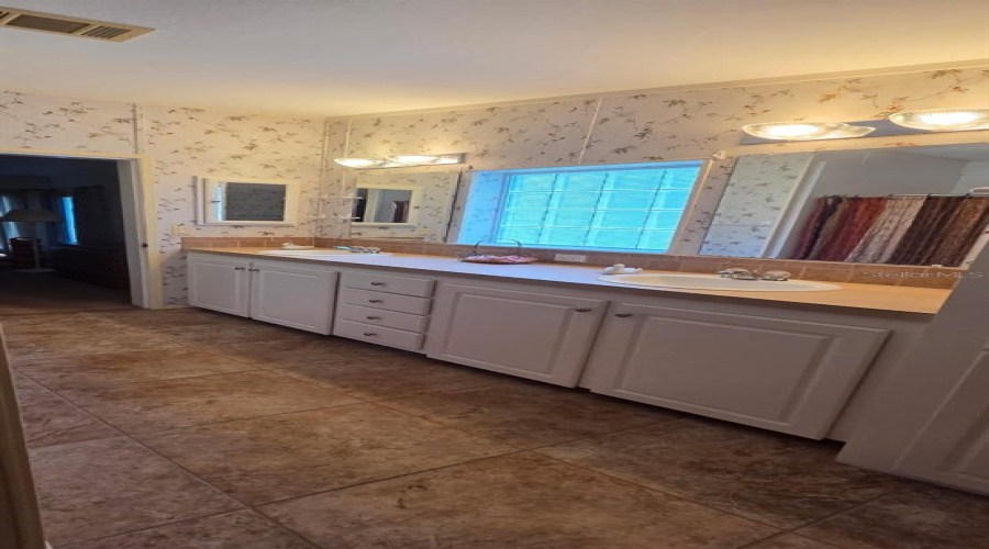 Zephyrhills, Florida 33541, 3 Bedroom Bedrooms, ,2 Bathroombathrooms,Residential,For Sale,Gill,0,Mfrtb8520048