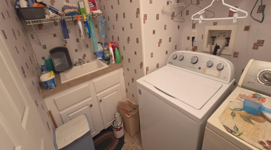 Zephyrhills, Florida 33541, 3 Bedroom Bedrooms, ,2 Bathroombathrooms,Residential,For Sale,Gill,0,Mfrtb8520048
