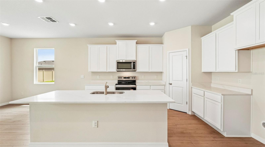 Parrish, Florida 34219, 4 Bedroom Bedrooms, ,2 Bathroombathrooms,Residential,For Sale,James,0,Mfra4686195