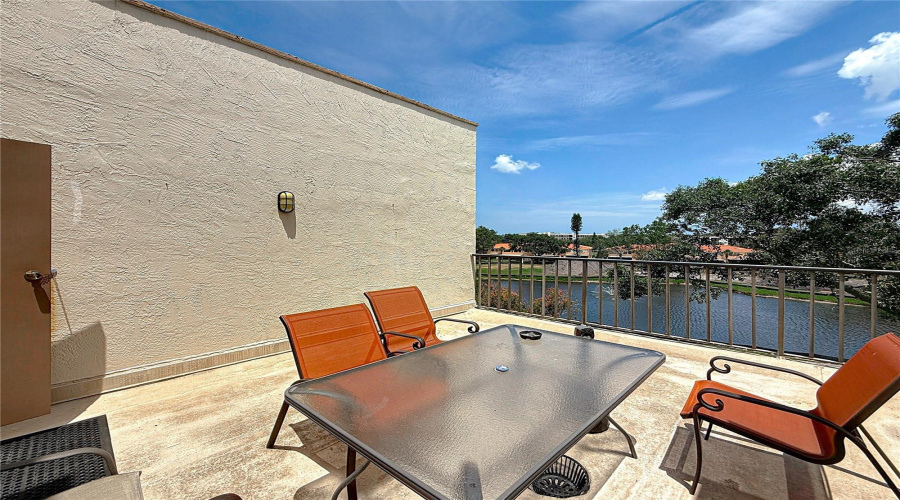 St Petersburg, Florida 33709, 2 Bedroom Bedrooms, ,2 Bathroombathrooms,Residential,For Sale,80Th,0,Mfrtb8428997