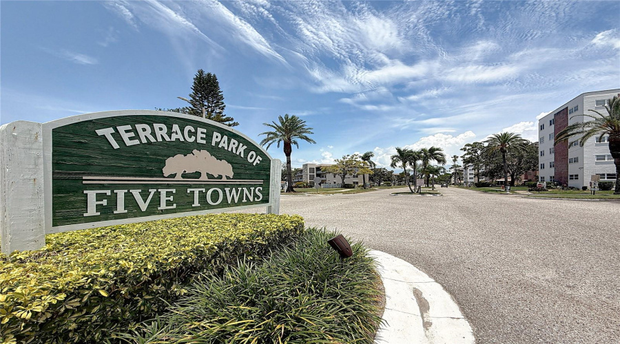 St Petersburg, Florida 33709, 2 Bedroom Bedrooms, ,2 Bathroombathrooms,Residential,For Sale,80Th,0,Mfrtb8428997