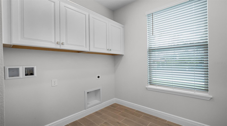 Winter Garden, Florida 34787, 4 Bedroom Bedrooms, ,3 Bathroombathrooms,Residential,For Sale,Shine View,0,Mfro6431103