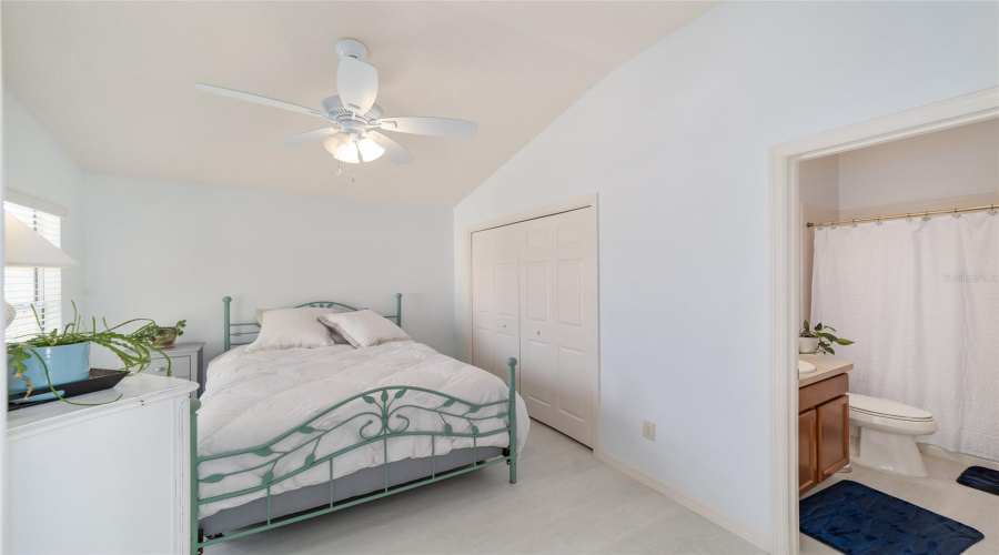 Queen Bed In Guest Suite